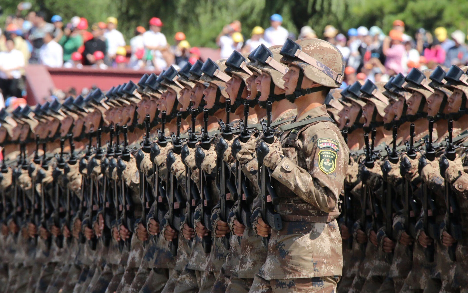 “简阳文体中心:篮球选手在赛场上挑战极限突破”