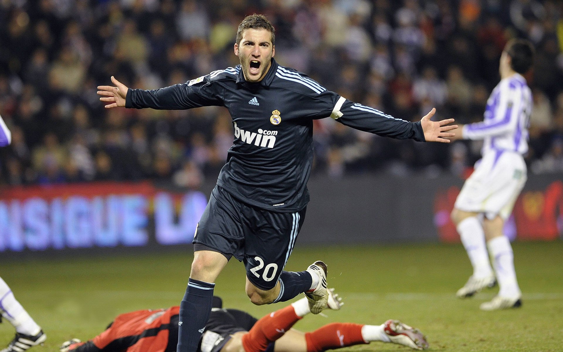 边锋是否需要完成比以往更复杂的组织任务，边锋需要具备的条件